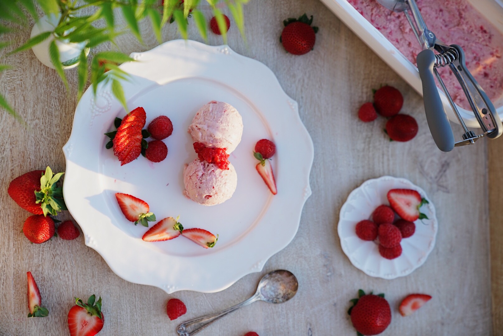 草莓冰激凌怎么做_草莓冰激凌的做法_Amy是大姐姐_豆果美食