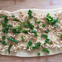 #硬核菜谱制作人#香葱肉松面包的做法图解11
