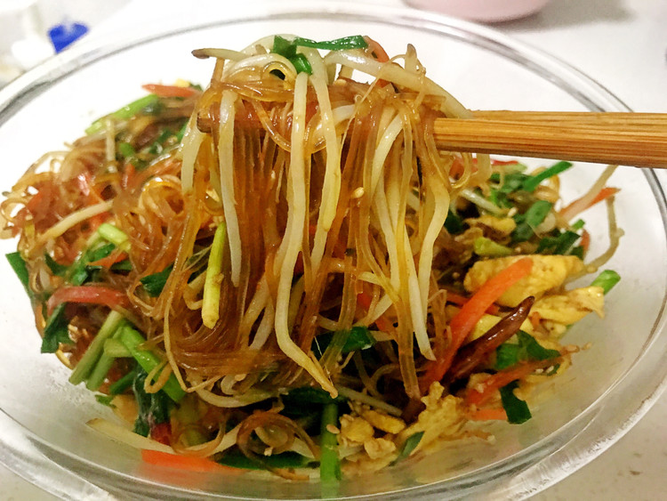 节气养生饮食|自己发绿豆芽炒健康五行合菜的做法