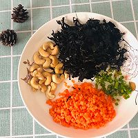 腰果紫菜蚝油炒饭的做法图解1