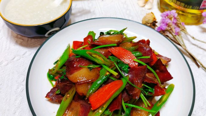 一饭一蔬之尖椒腊肉