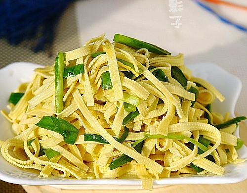 炒豆腐丝韭菜