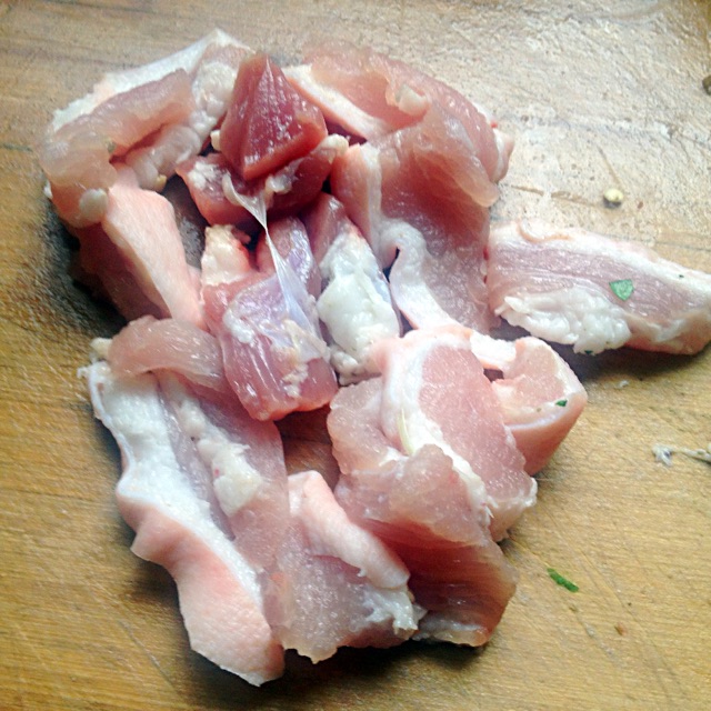 蒜苗炒肉的做法图解2