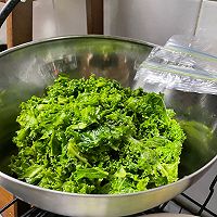 羽衣甘蓝蛋饼的做法图解1