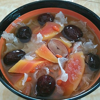 木瓜，银耳，红枣，莲子，枸杞，糖水