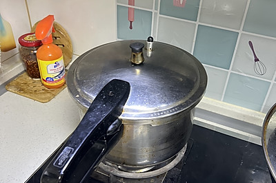 特色羊蝎子火锅
