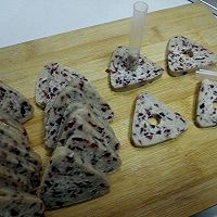 蔓莓三角通孔饼（2烤盘，48块）的做法图解5