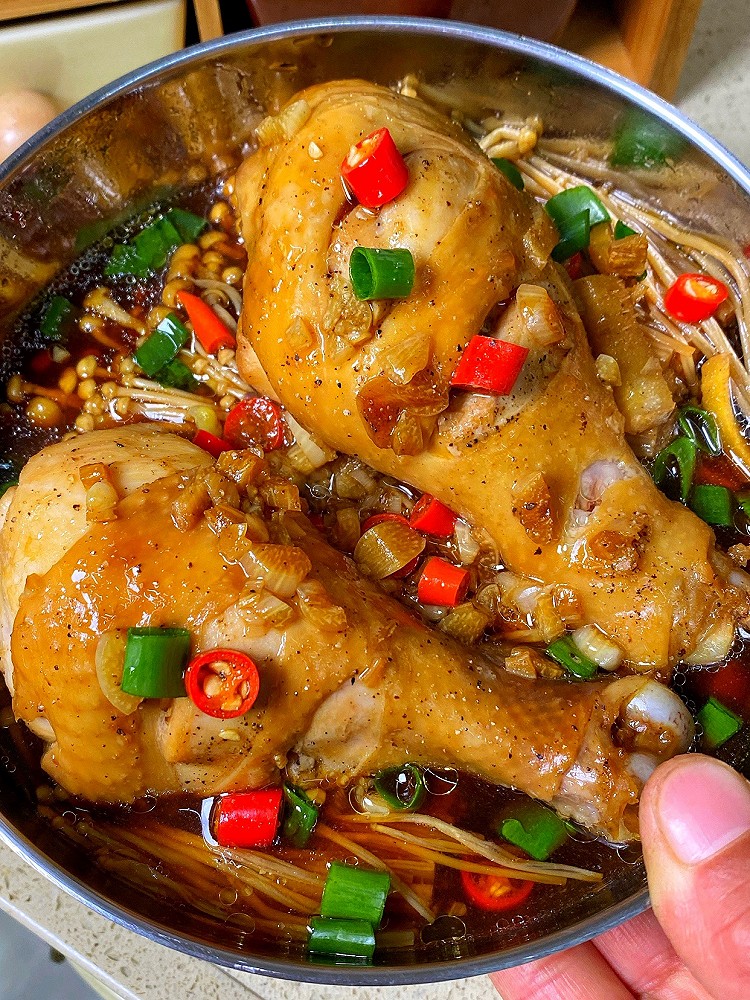 减脂餐！低卡美味的无油蒸鸡腿～的做法
