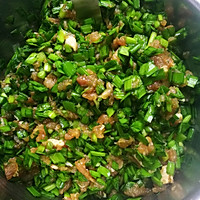 韭菜猪肉馅发面饼的做法图解4
