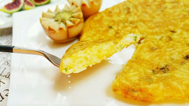 快手早餐——香葱蛋饭煎饼的做法