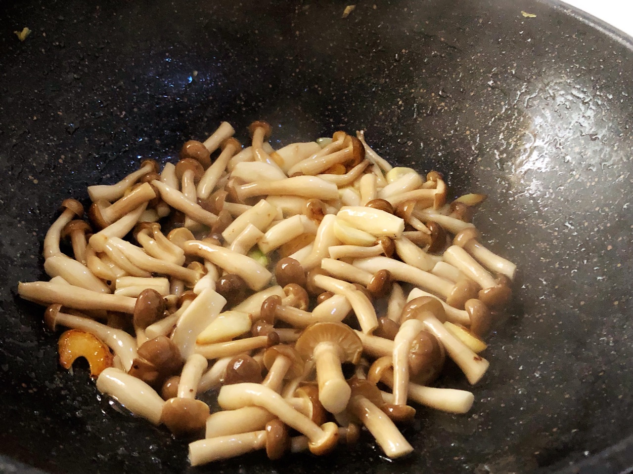 炒蟹味菇,炒蟹味菇的家常做法 - 美食杰炒蟹味菇做法大全