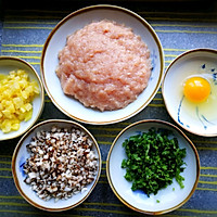 菠萝鸡肉丸的做法图解1