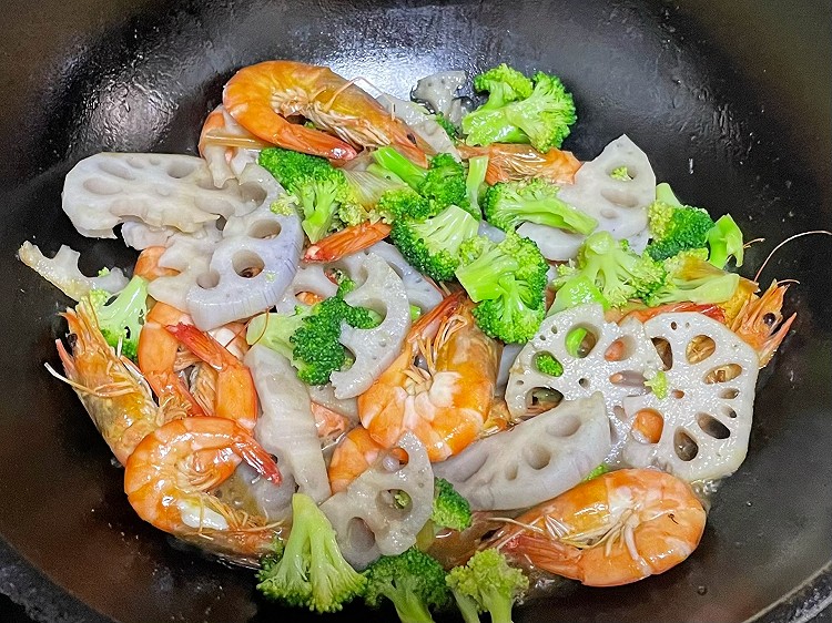 鲜虾炒时蔬 ～母亲节之快乐食谱的做法