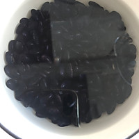 黑芝麻黑豆浆的做法图解1