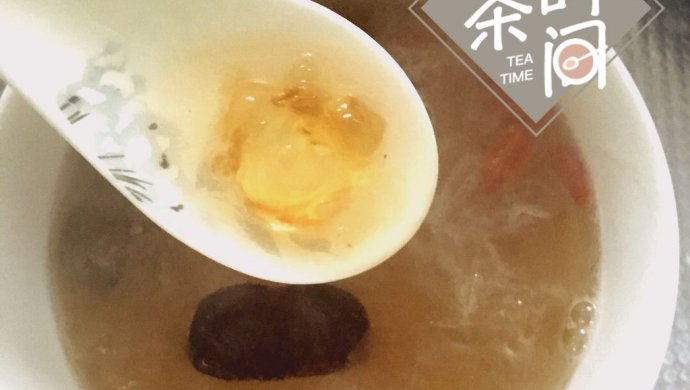红枣银耳桃胶羹
