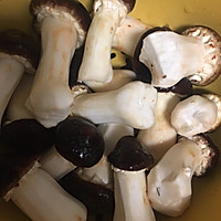 黄油煎松茸的做法图解1