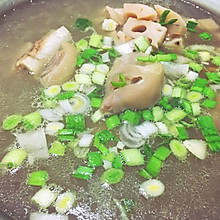 猪脚炖莲藕