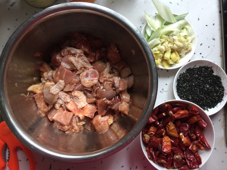 重庆辣子鸡的做法图解1