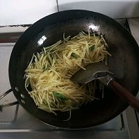 土豆丝炒火腿肠的做法图解5