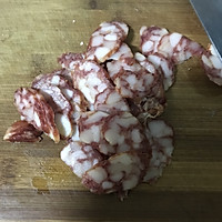 荷兰豆藕片炒腊肠的做法图解3