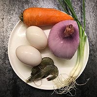 鲜虾胡萝卜厚蛋烧#柏翠辅食节-辅食添加#的做法图解1