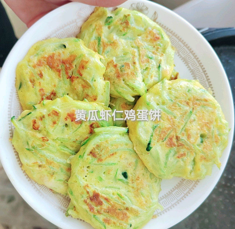 宝宝辅食：黄瓜虾泥鸡蛋饼的做法