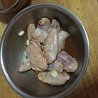 快速入味的美味烤鸡翅，只需三刷！！！的做法图解4