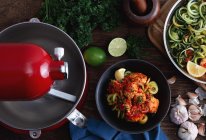 KitchenAid｜生酮食谱：鸡肉丸子配黄瓜意面的做法