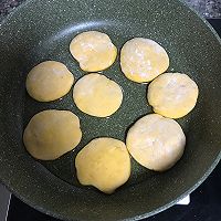 简单易做南瓜饼的做法图解5
