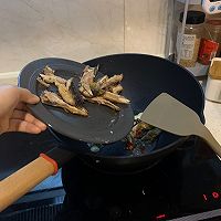 秋刀鱼炒意面的做法图解8