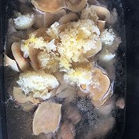 银耳海底椰鸡汤的做法图解8