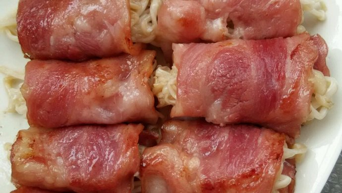 培根金针菇卷(๑• . •๑)