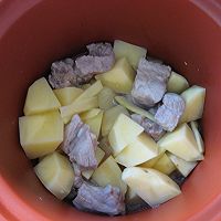 【猫记私房菜】排骨焖土豆的做法图解5