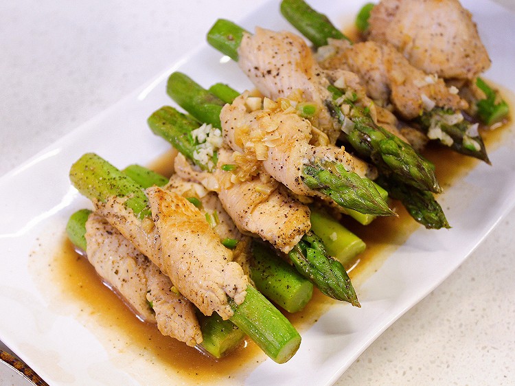 芦笋鸡肉卷的做法