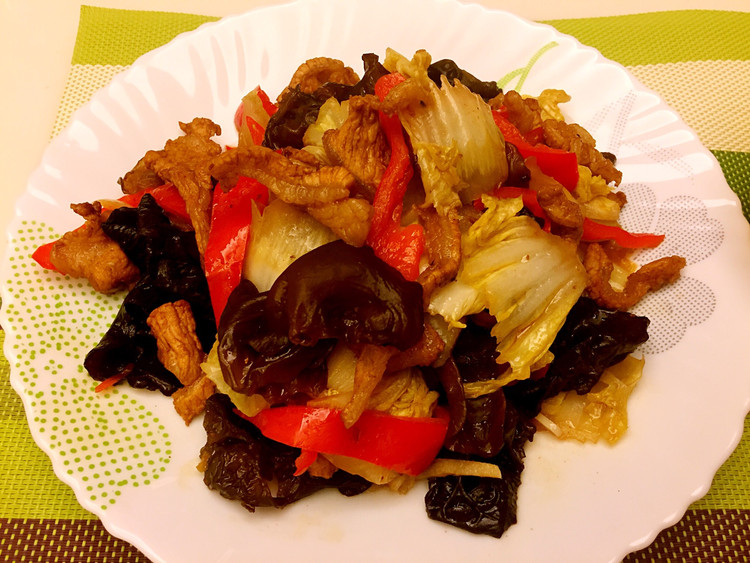 白菜木耳炒肉的做法