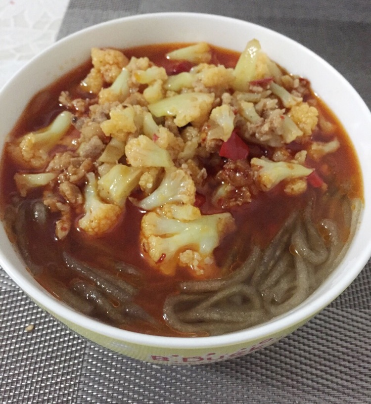 老干妈风味肉末花菜红薯粉