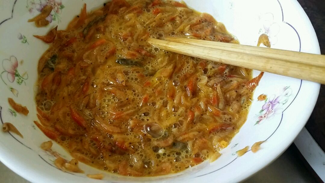 河虾炒鸡蛋的做法图解3