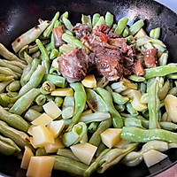 #李锦记X豆果 夏日轻食美味榜#排骨烧豆角的做法图解5