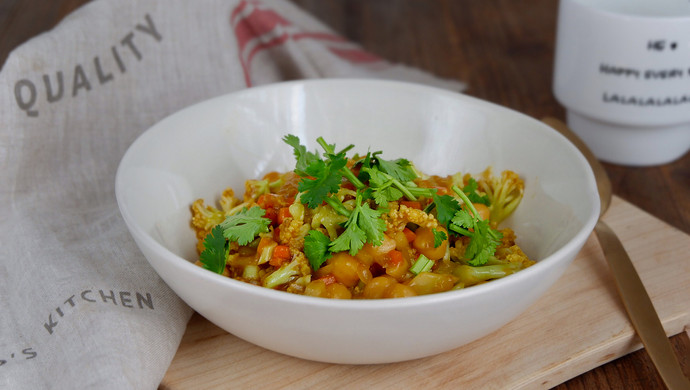 咖喱烩鹰嘴豆菜花碎