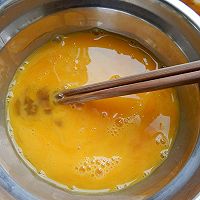 鸡蛋炒辣椒丁快手菜的做法图解1