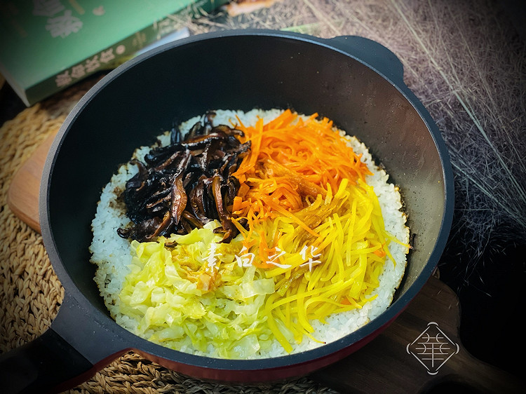 用不粘锅做一锅素食煲仔饭 纯净素食的做法