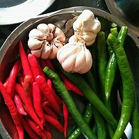 辣椒炒肉的做法图解1