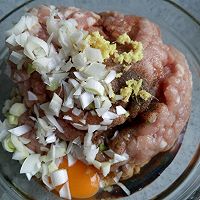 肉酿圆子的做法图解1