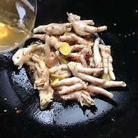 追剧必备的辣卤鸡脚的做法图解7
