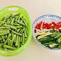 夏季餐桌必备，从上市吃到下市的-豇豆角炒肉的做法图解1