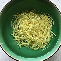 黑胡椒竹荪牛柳炒面的做法图解3