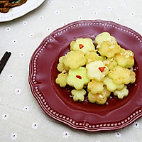 爽口又解暑：蒜蓉炒西瓜皮的做法图解6