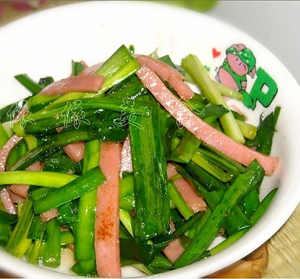 韭菜炒午餐肉的做法