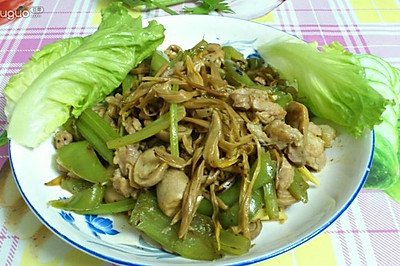 黄花菜草菇炒肉