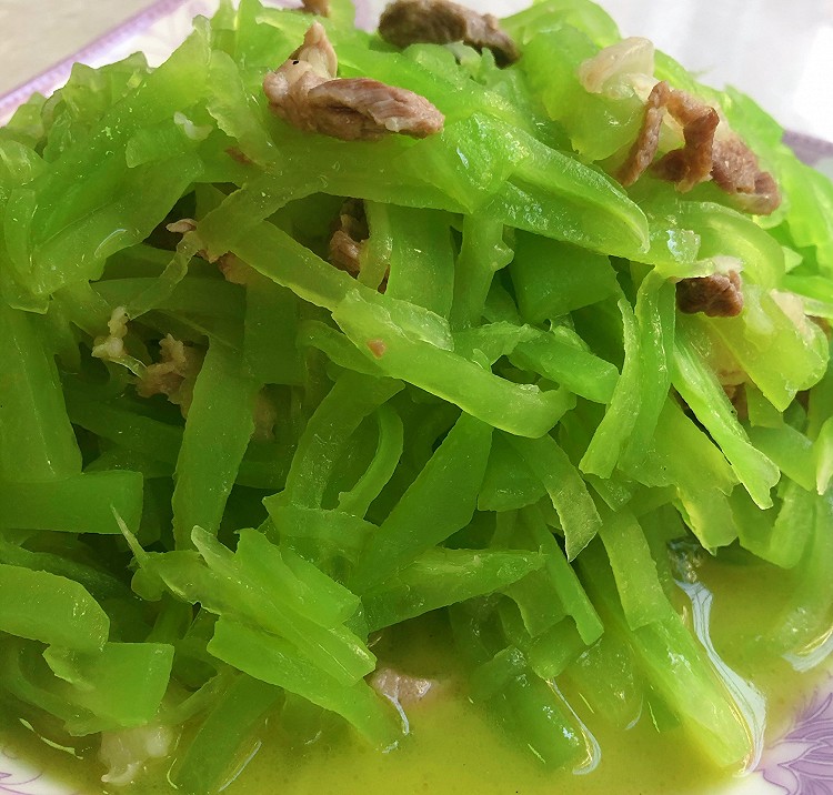 清清爽爽炒莴笋的做法